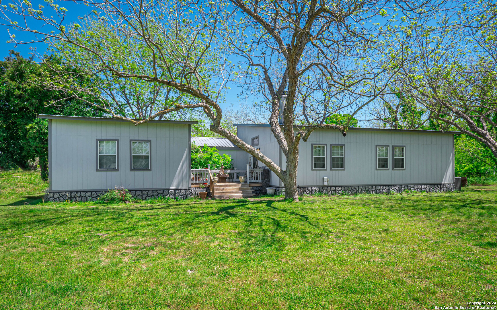 Photo of 1103 County Rd 200 in Gonzales, TX