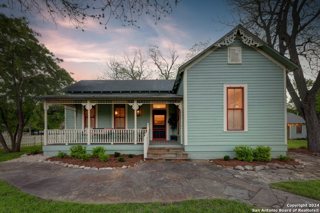 Photo of 581 Camp St in New Braunfels, TX
