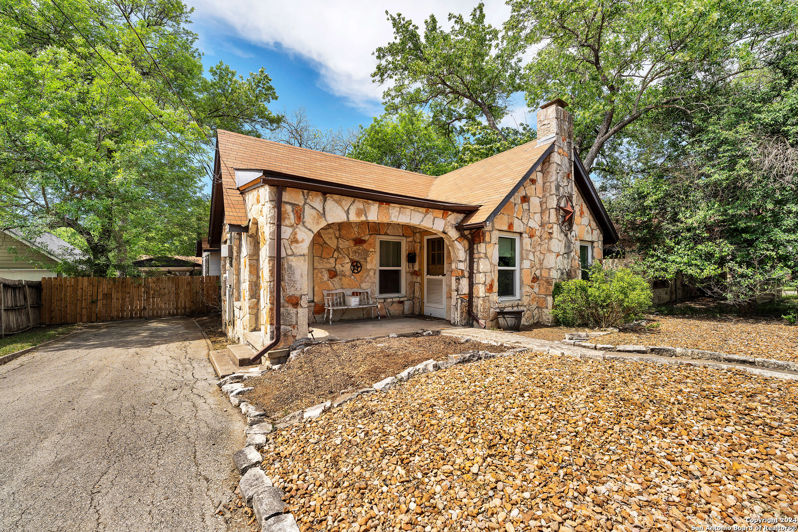 Photo of 1360 Stonewall St in New Braunfels, TX
