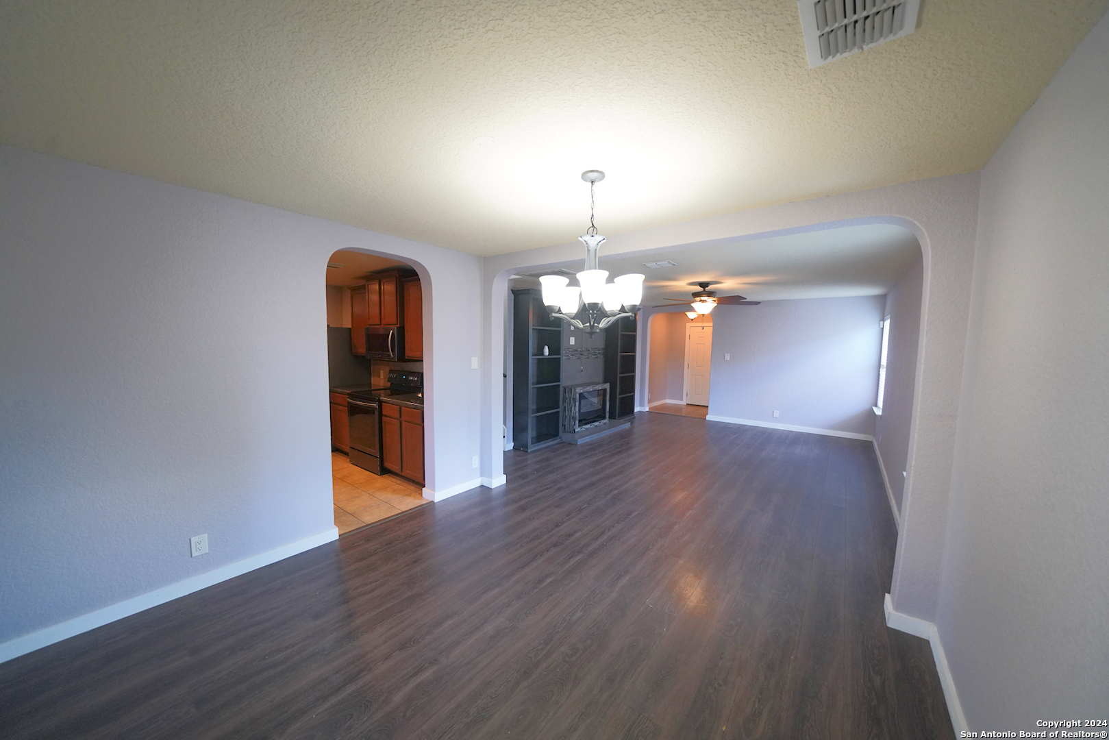 523 DIANA DR   Converse TX 78109-1134