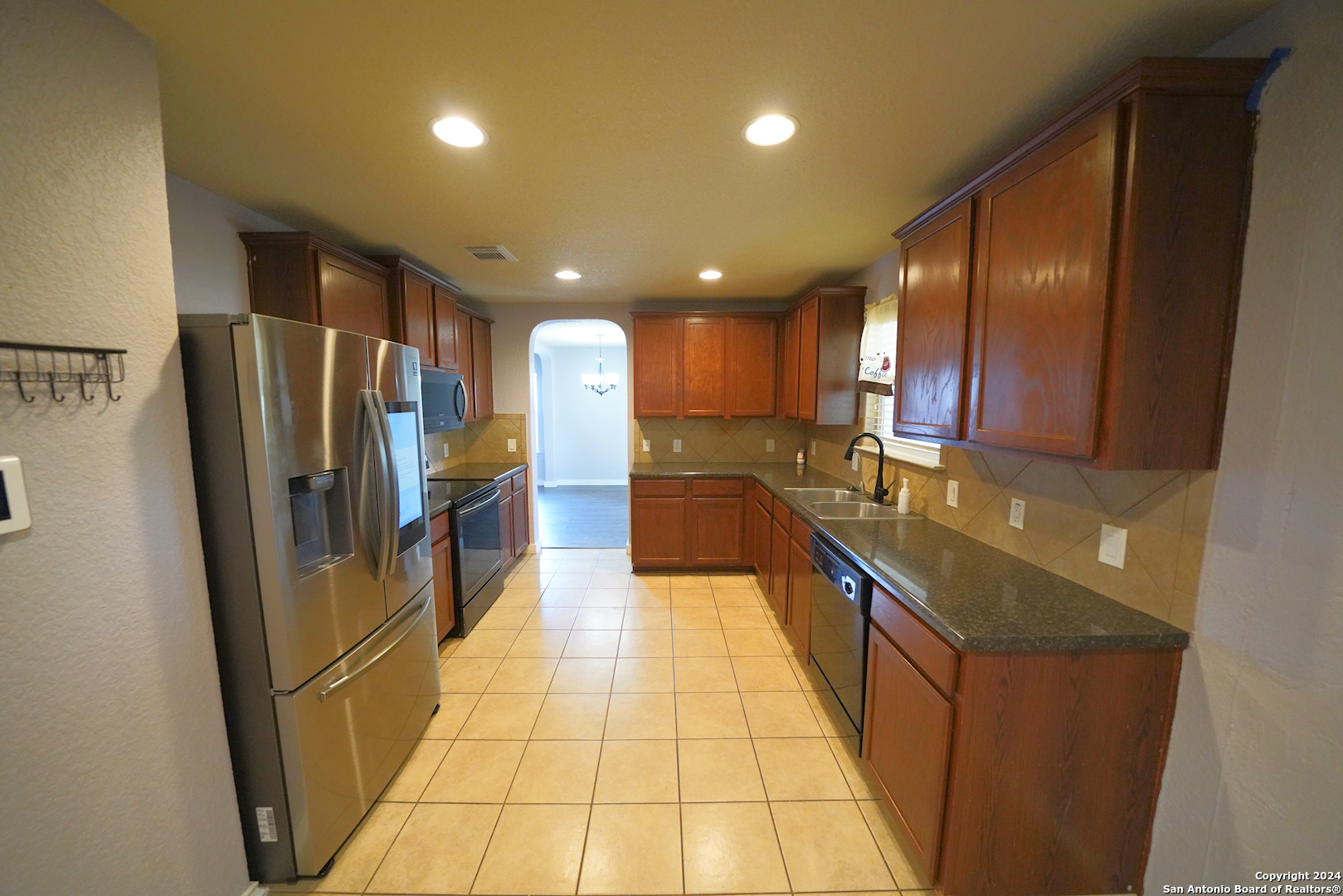 523 DIANA DR   Converse TX 78109-1134