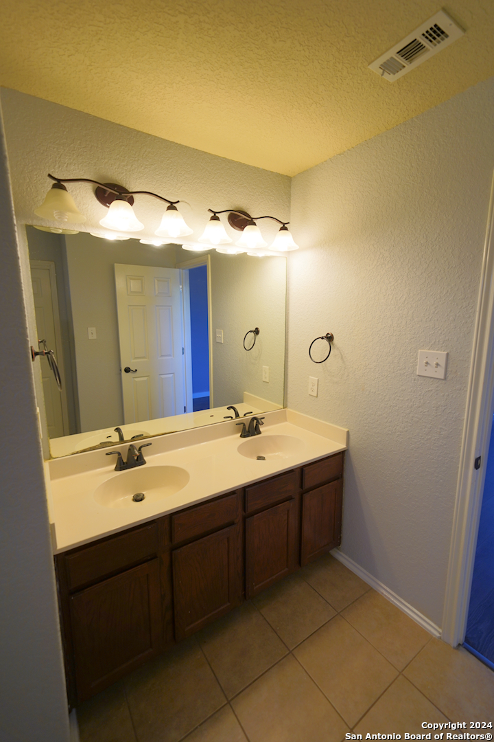 523 DIANA DR   Converse TX 78109-1134