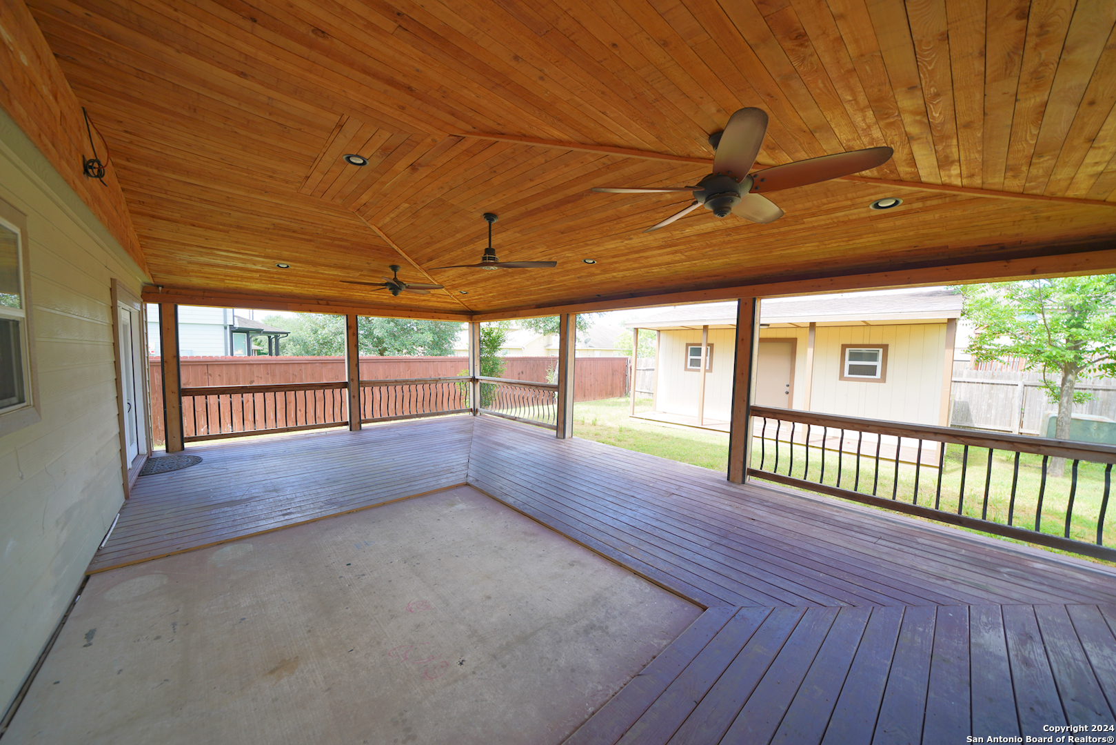 523 DIANA DR   Converse TX 78109-1134