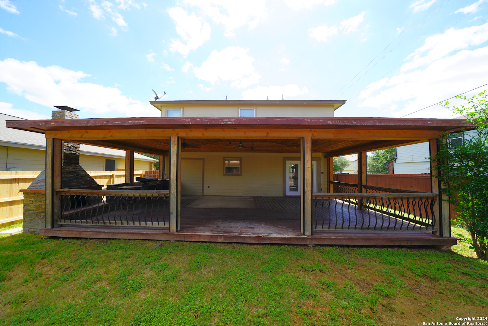 523 DIANA DR   Converse TX 78109-1134