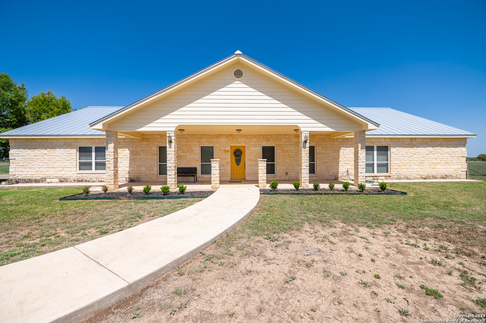 Photo of 511 County Rd 423 in Dhanis, TX