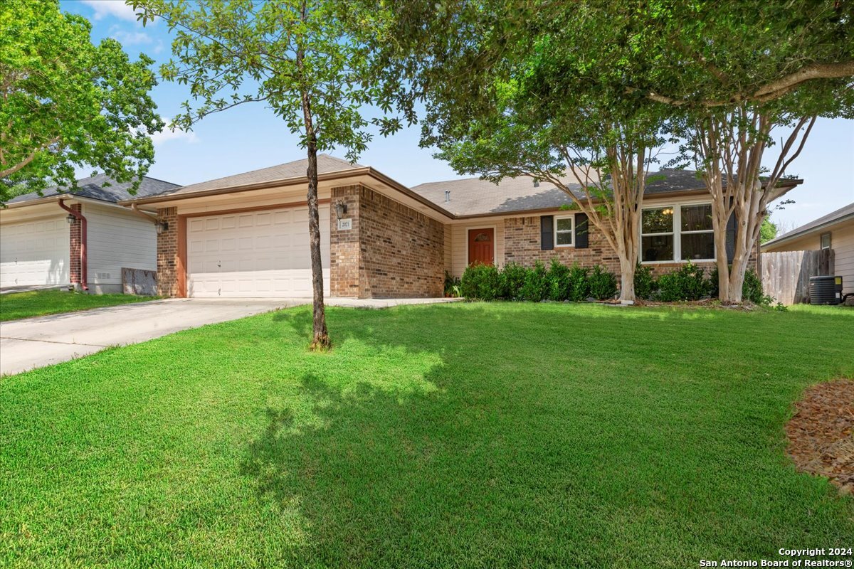 Photo of 2171 Bentwood Dr in New Braunfels, TX