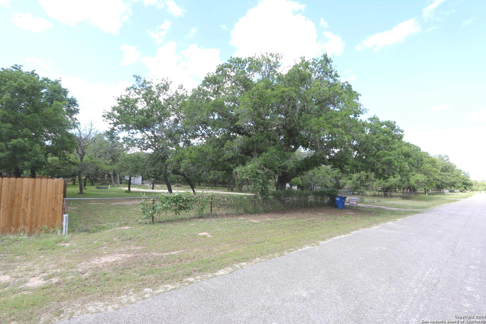 Photo of 315 Hickory Hill Dr in La Vernia, TX