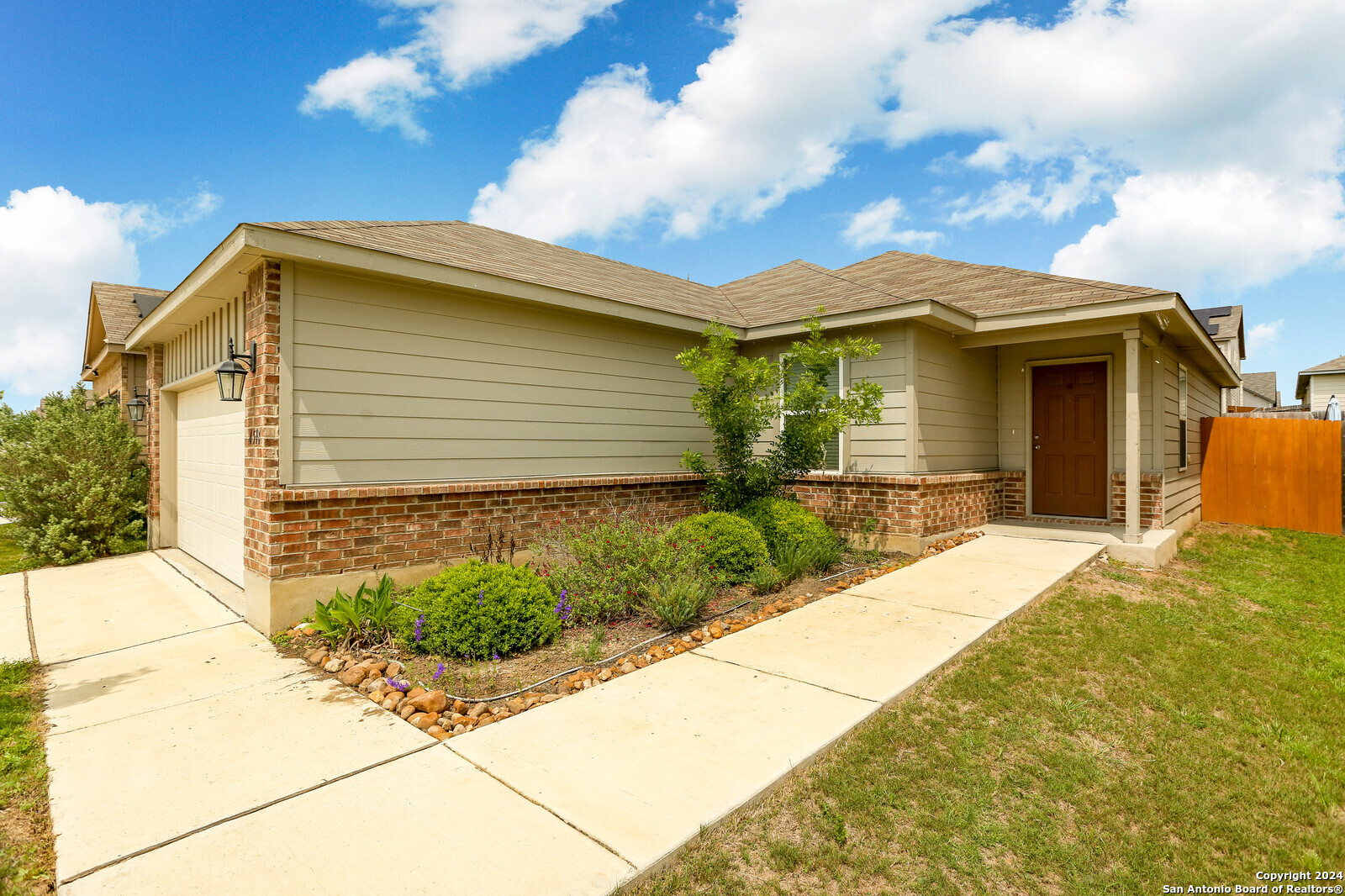 Photo of 4518 Heathers Cross in St Hedwig, TX