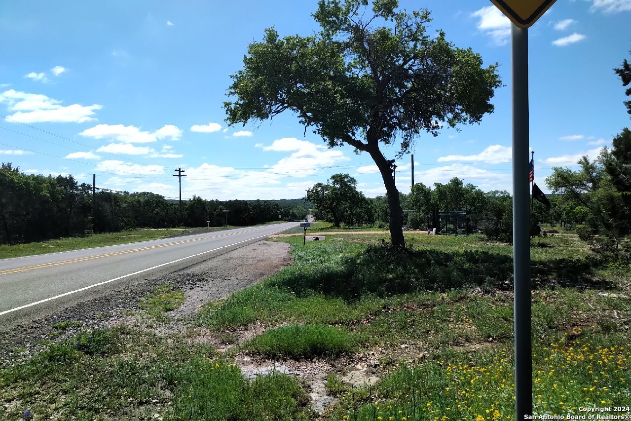 Photo of 5860 Ranch Rd 32 in Blanco, TX