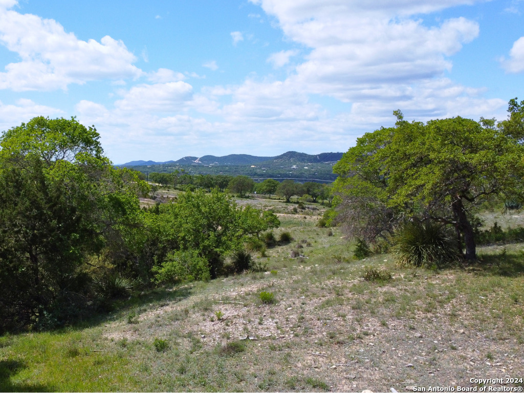 Photo of 496 Red Stag Ln in Pipe Creek, TX