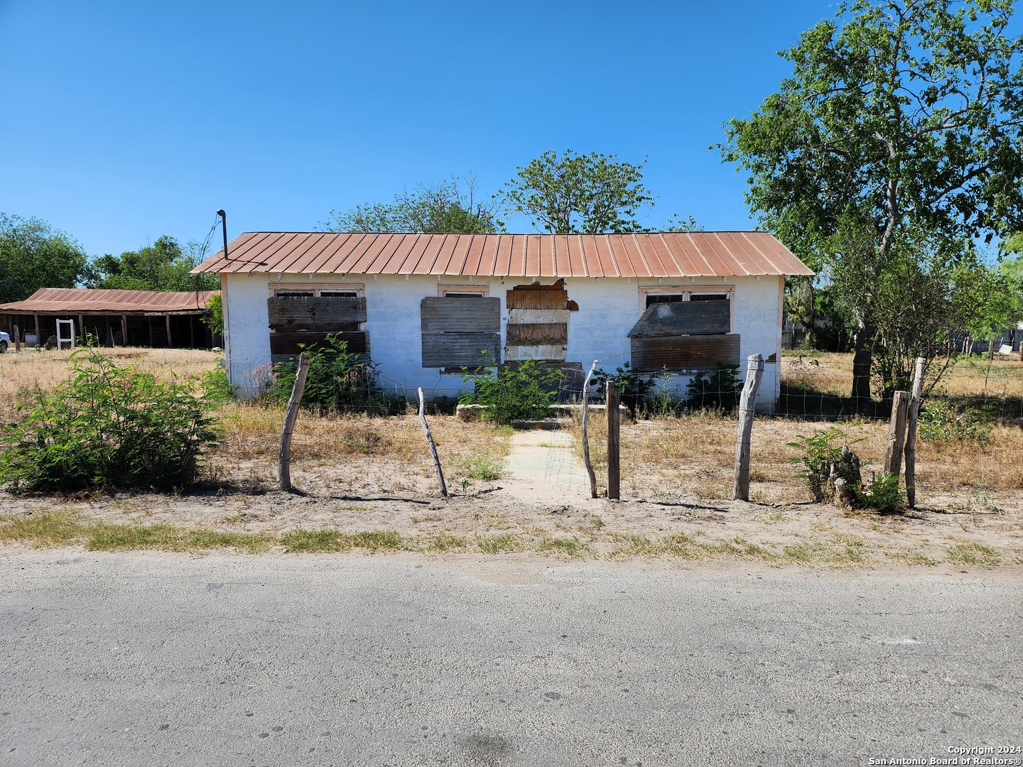 Photo of 506-600 Cotulla St in Carrizo Springs, TX