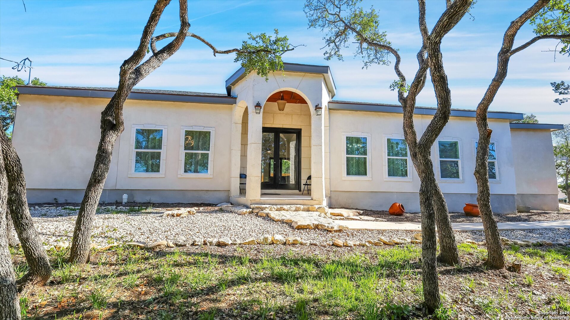 Photo of 421 Eastview Dr in Canyon Lake, TX