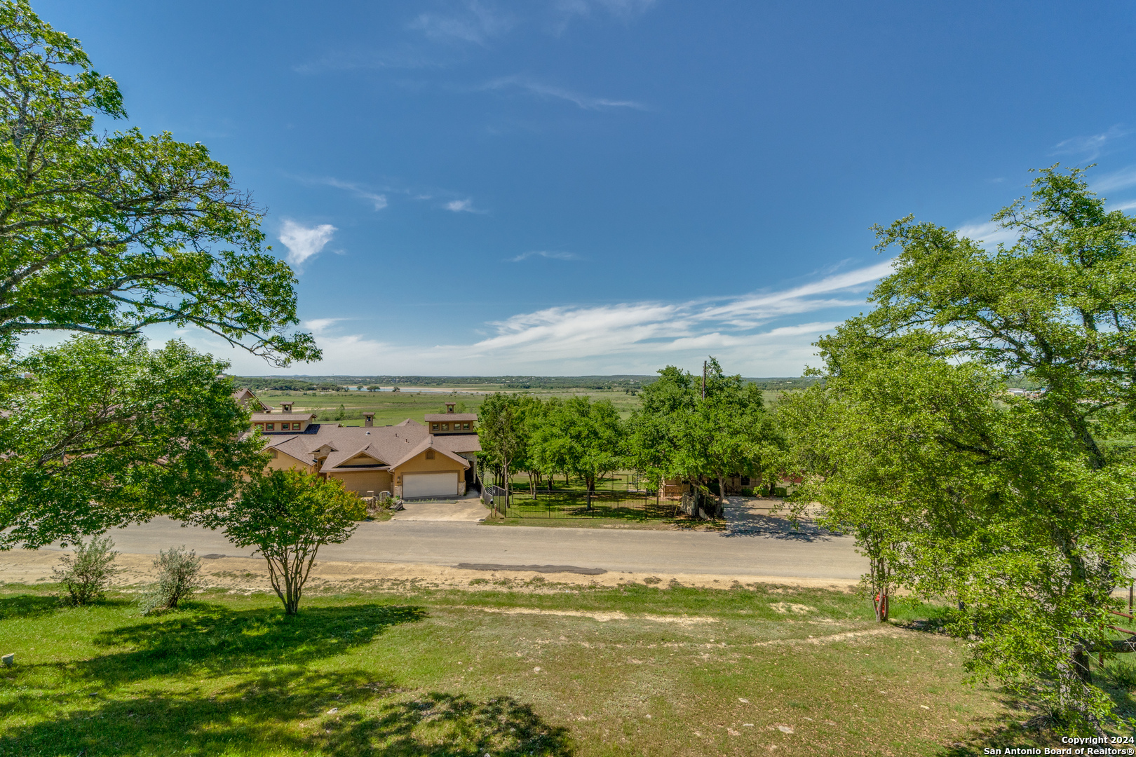 Photo of 943 Parkview Dr in Canyon Lake, TX
