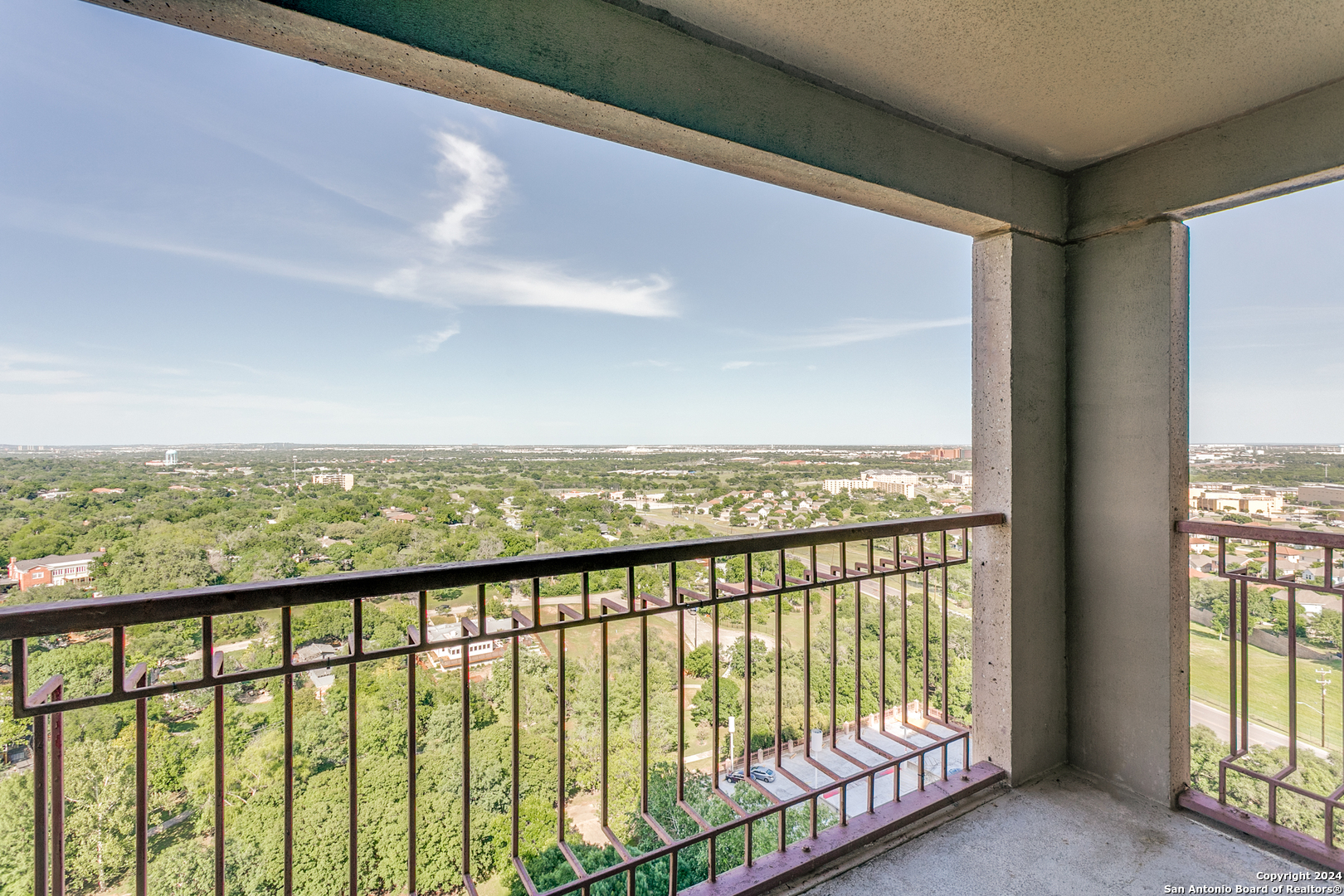 Photo of 1 Towers Park Ln in San Antonio, TX
