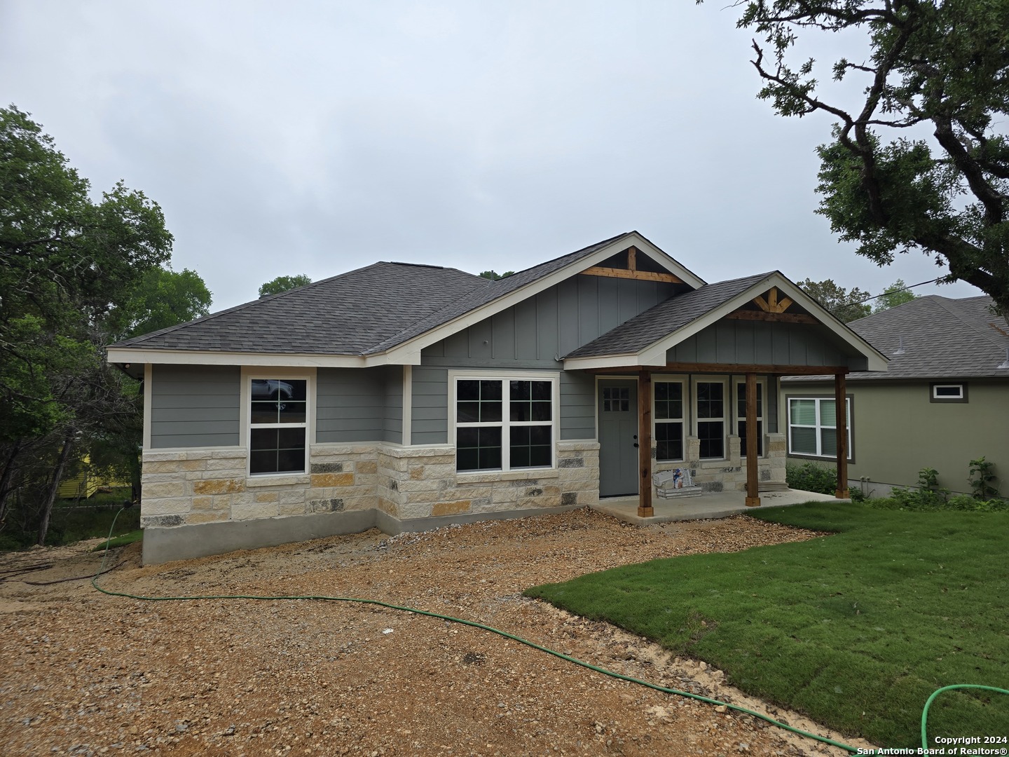 Photo of 834 Ledgeview Dr in Canyon Lake, TX