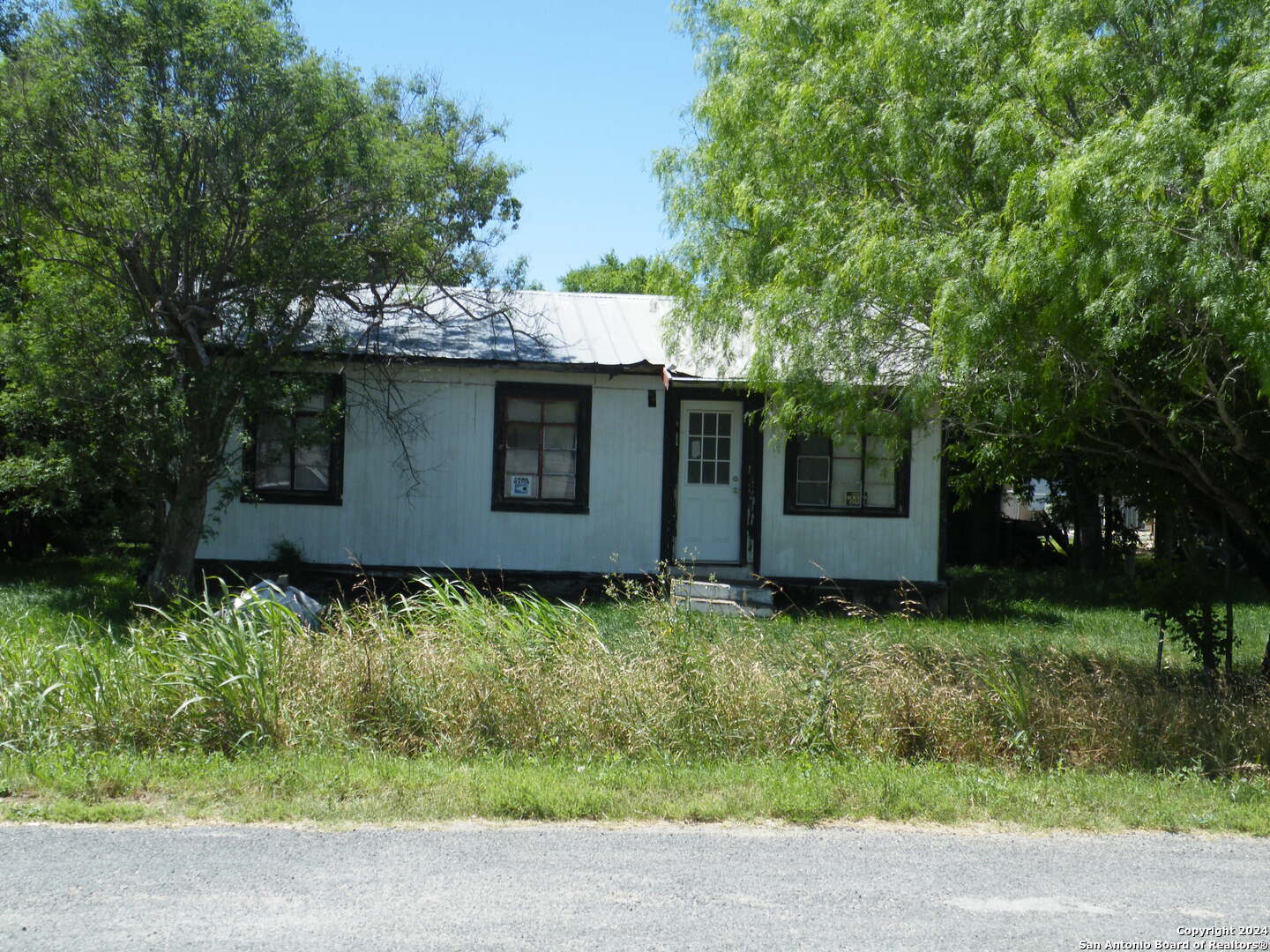 Photo of 11465 Ney Ave in Lacoste, TX