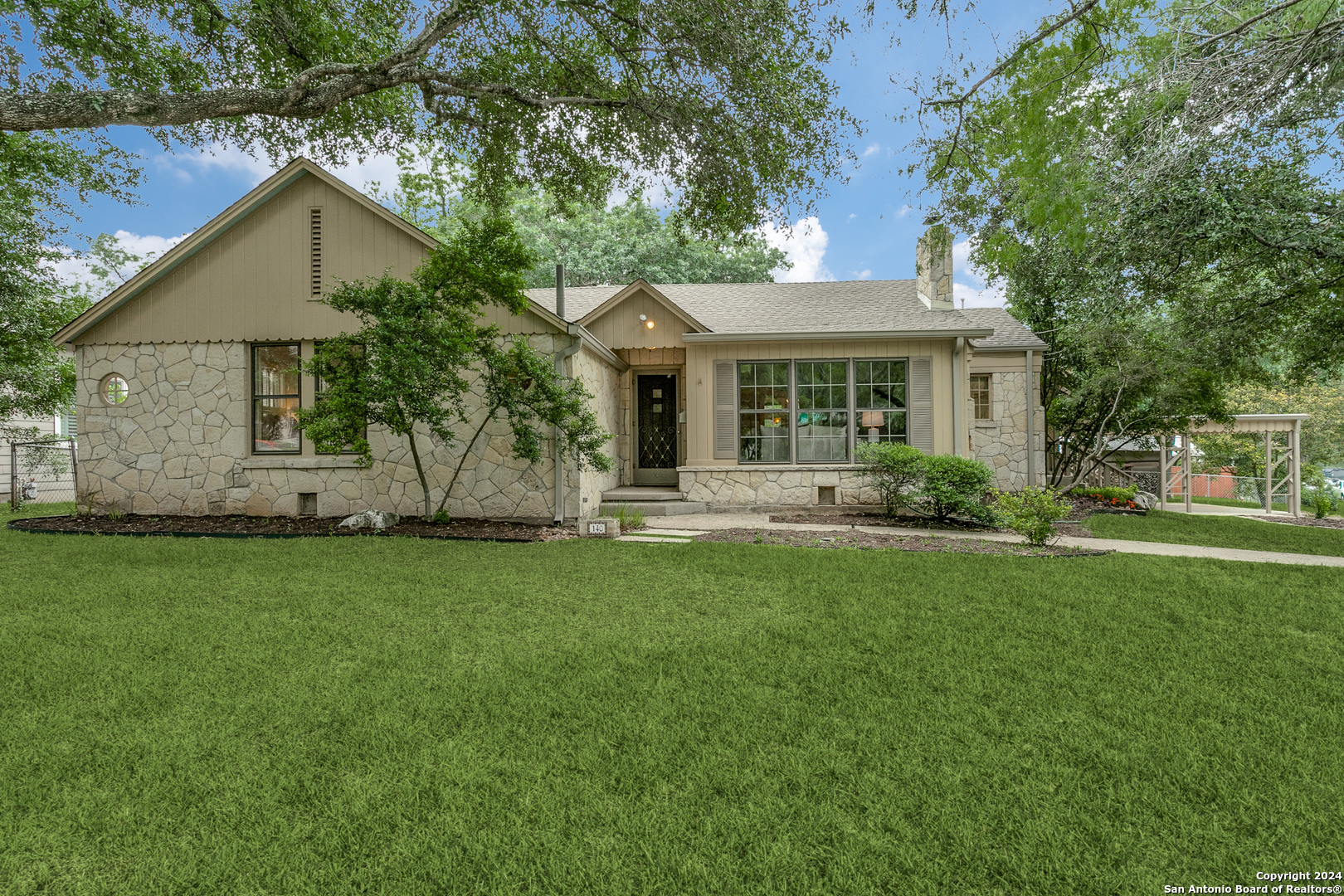 Photo of 140 Castano Ave in Alamo Heights, TX