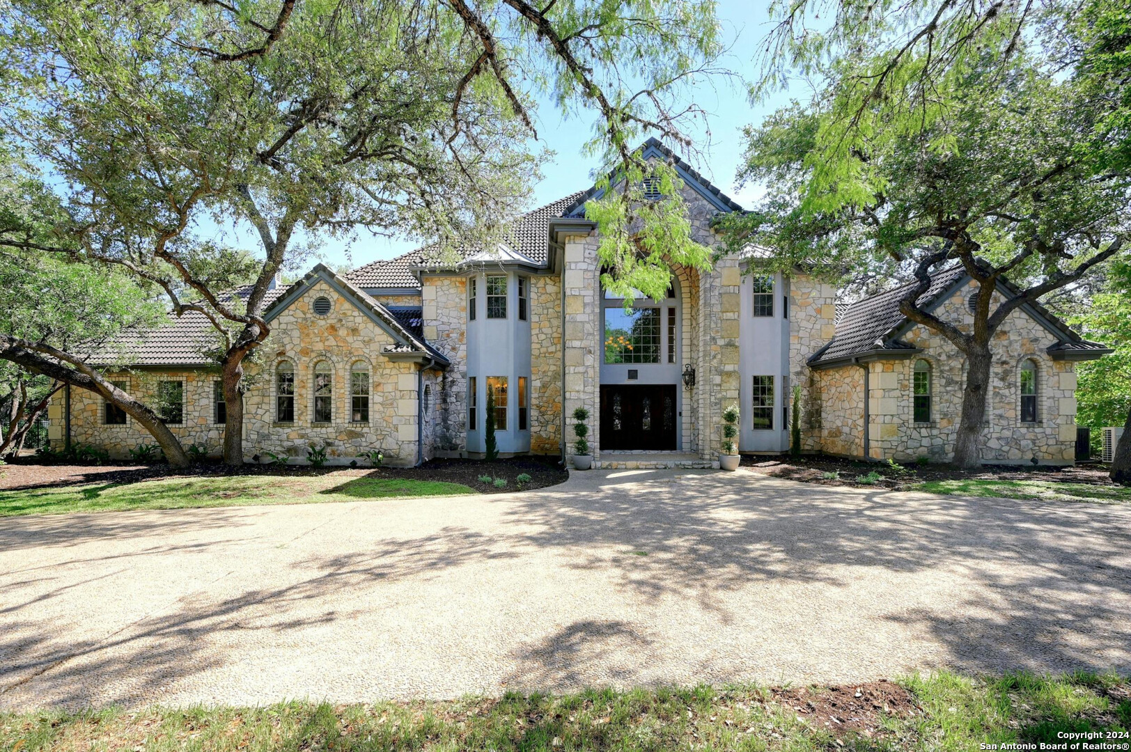 3 VILLAGE KNOLL   Hill Country Village TX 78232-2026