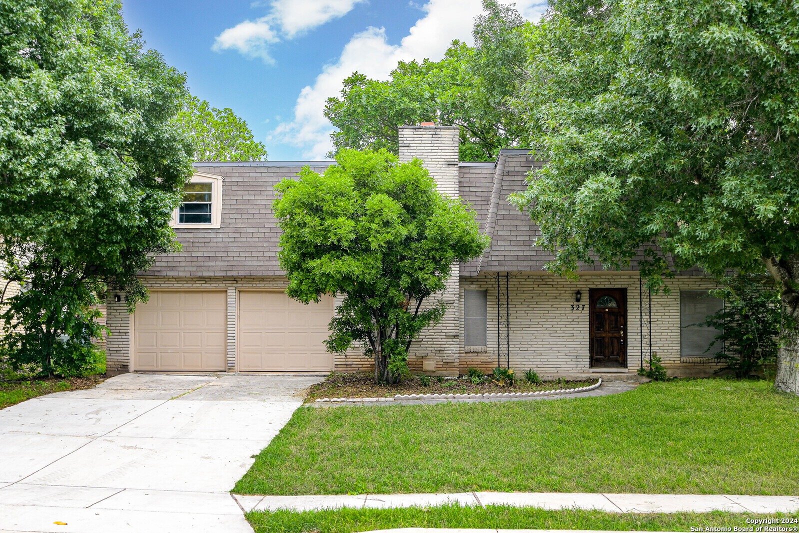 Photo of 327 Madrid Dr in Universal City, TX