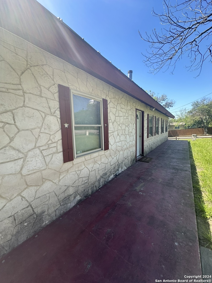 Photo of 715 13th St in Bandera, TX