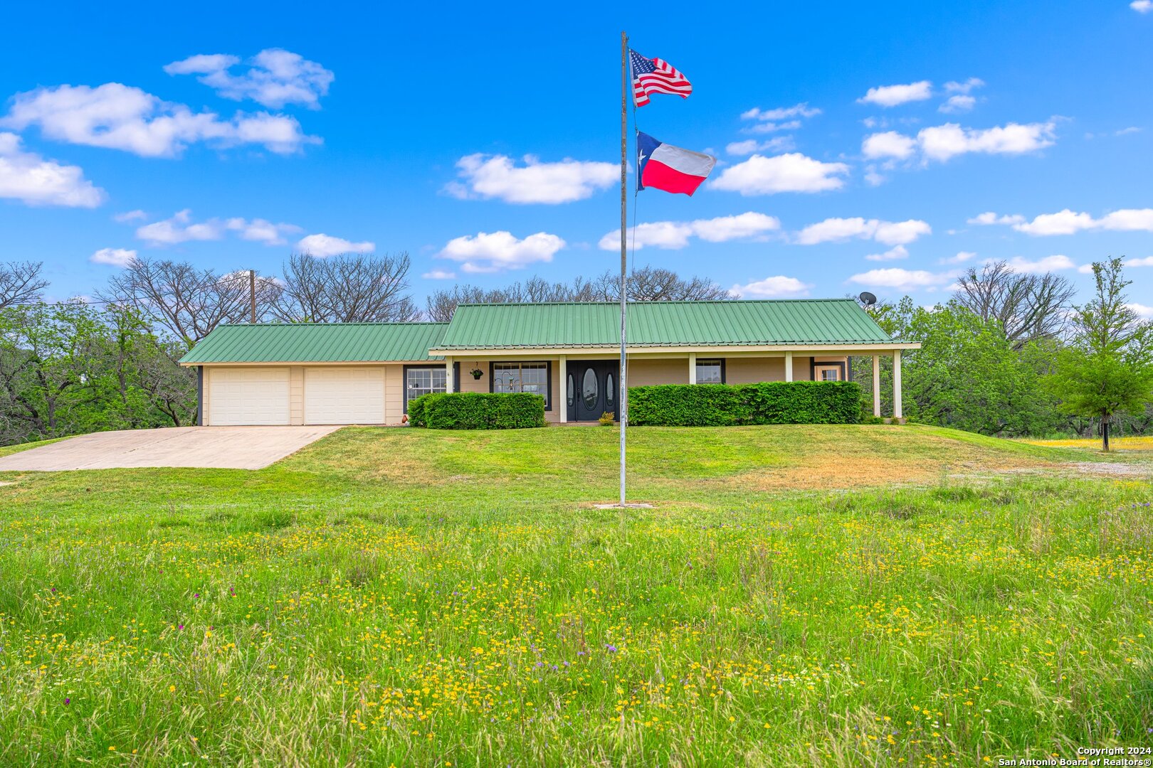 Photo of 165 Center Point Dr in Center Point, TX