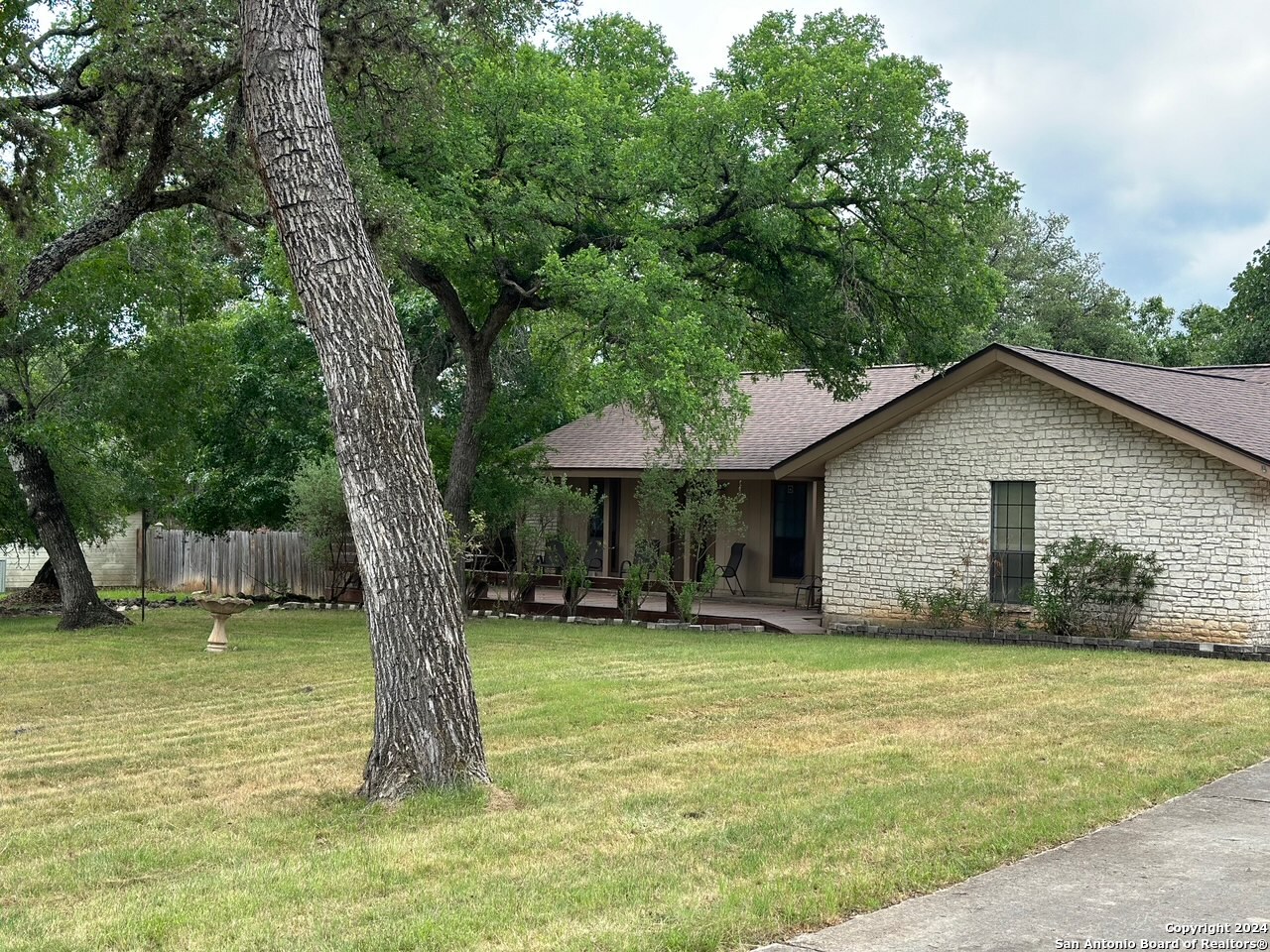 Photo of 184 Settlers Ln in Bandera, TX