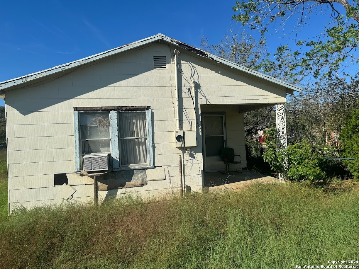 Photo of 314 Marshall Ave in Charlotte, TX