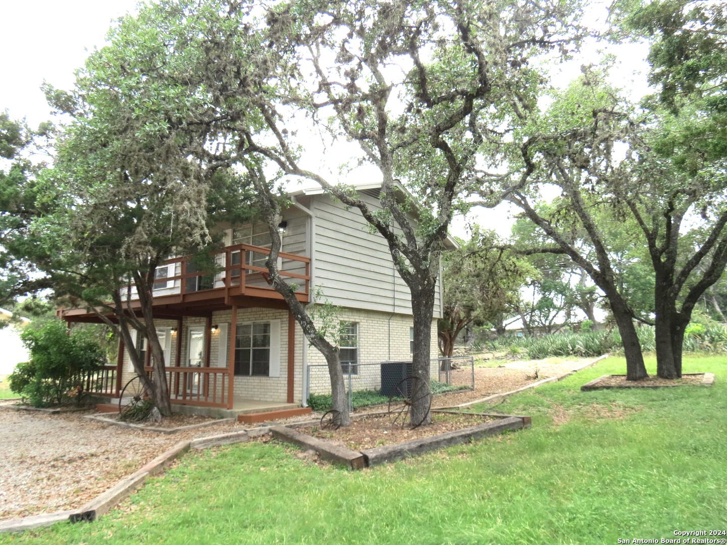 Photo of 103 Outer Dr in Canyon Lake, TX