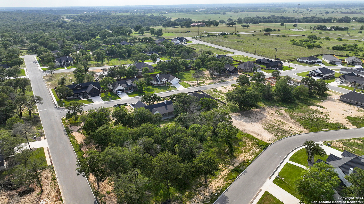 Photo of 124 Chinaberry Hl in La Vernia, TX