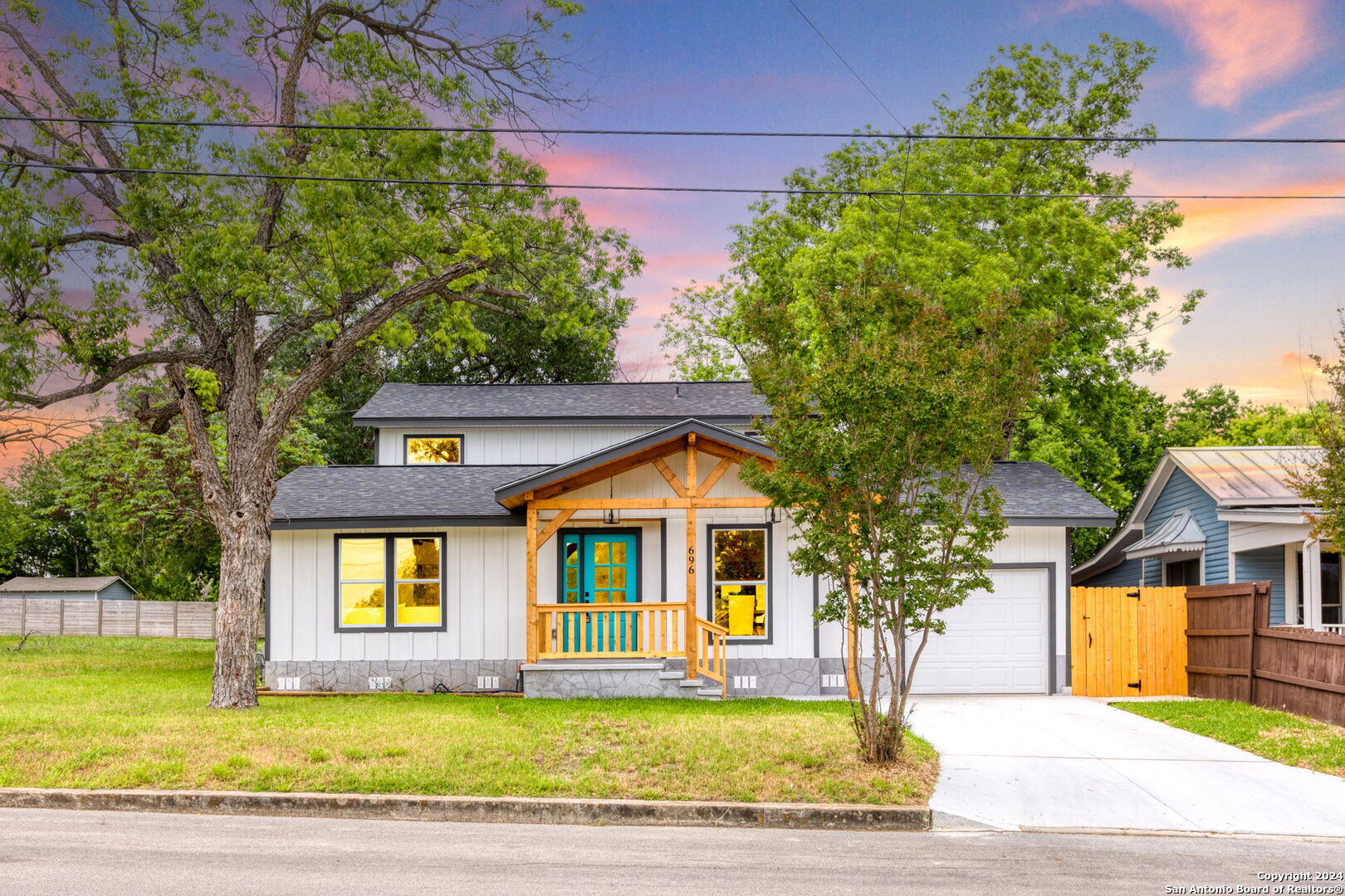 Photo of 696 Academy Ave in New Braunfels, TX