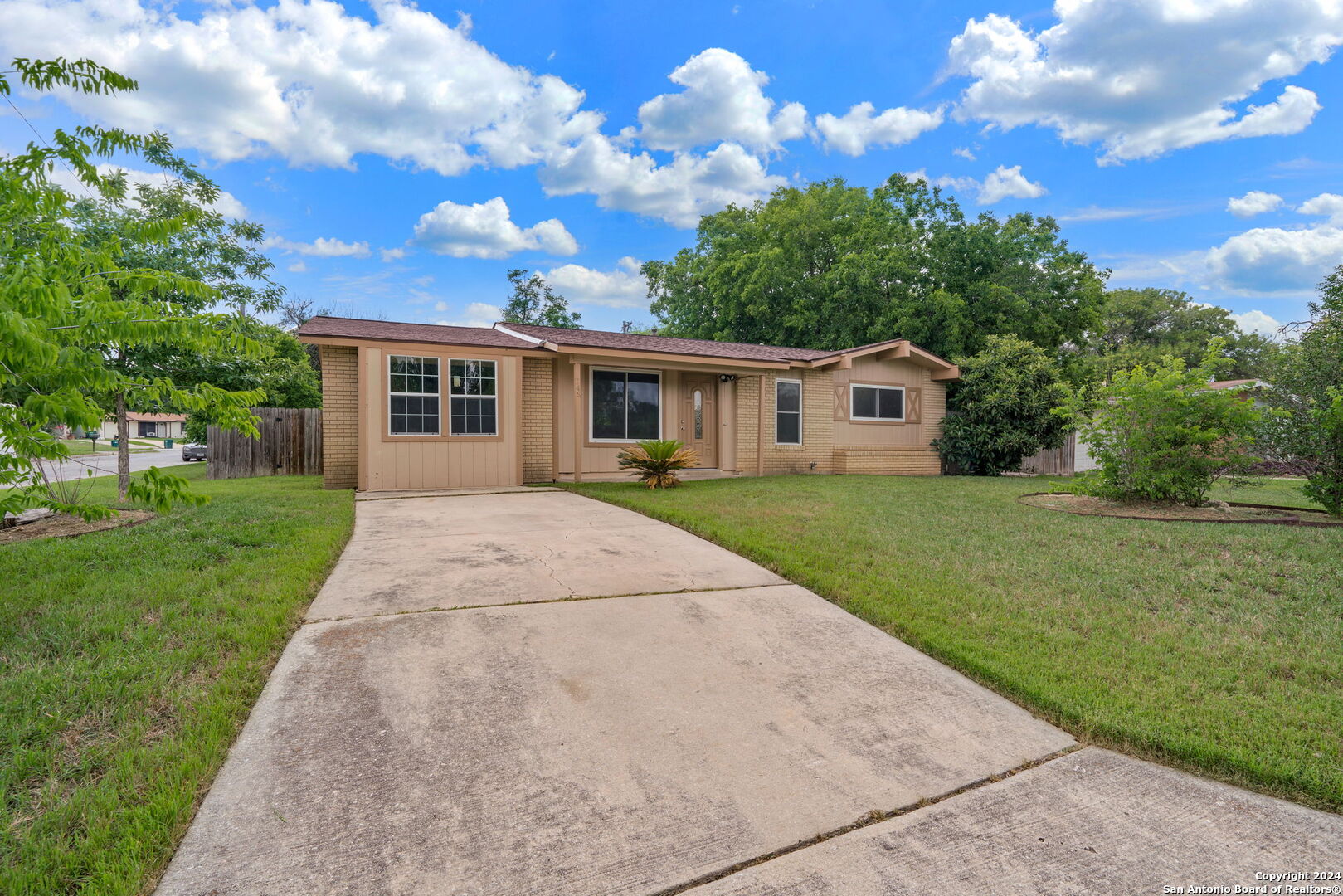 Photo of 249 Park Ln in Universal City, TX