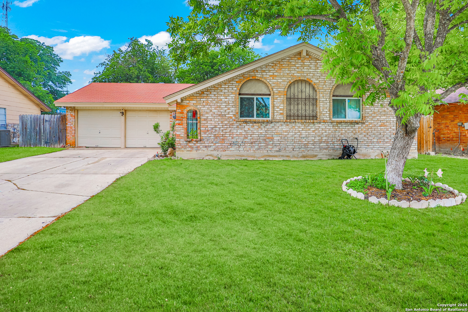 Photo of 7501 Leafy Hllw in Live Oak, TX