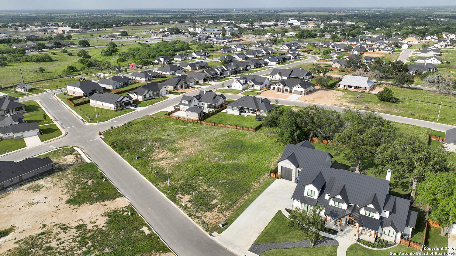 Photo of 117 Chinaberry Hl in La Vernia, TX