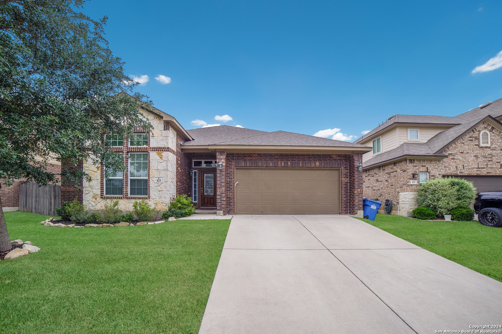Photo of 425 Bison Ln in Cibolo, TX