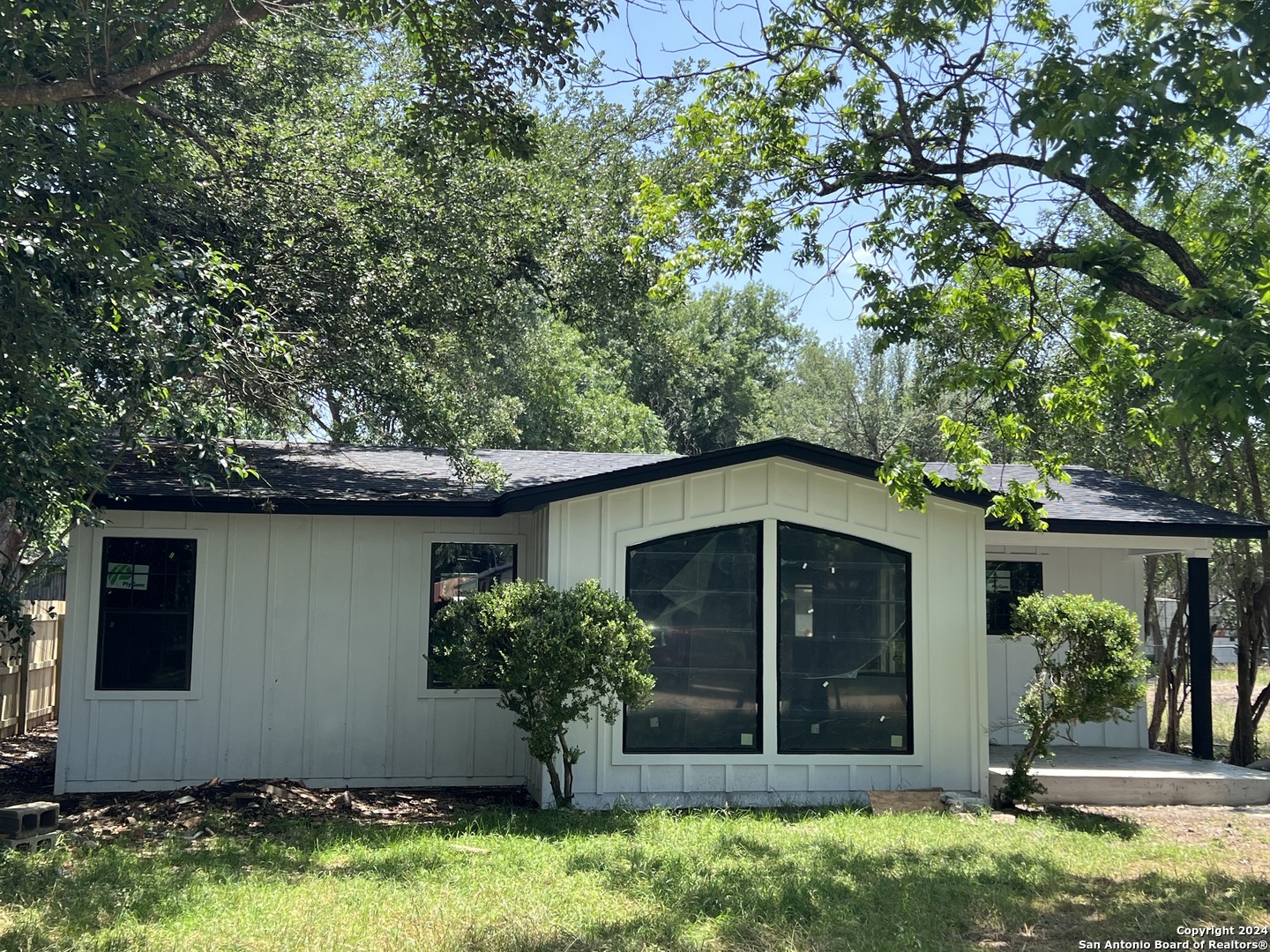 Photo of 342 Camp St in New Braunfels, TX