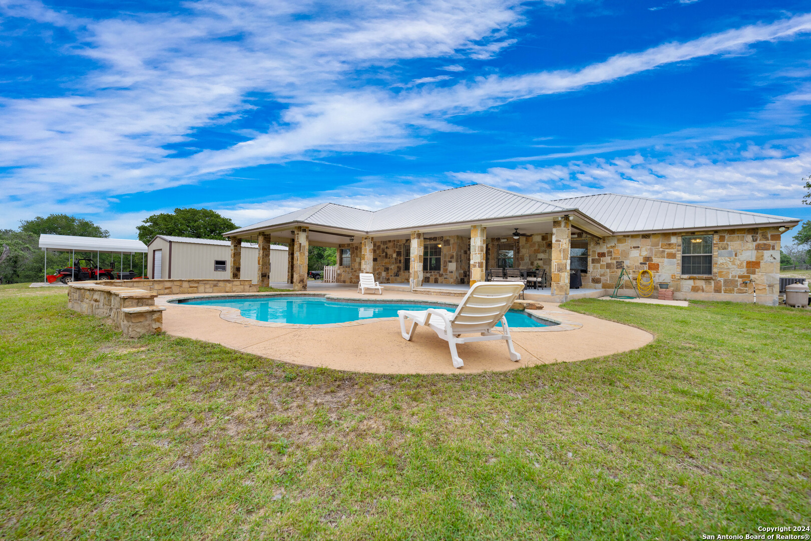 Photo of 128 Emerald Dr in Floresville, TX