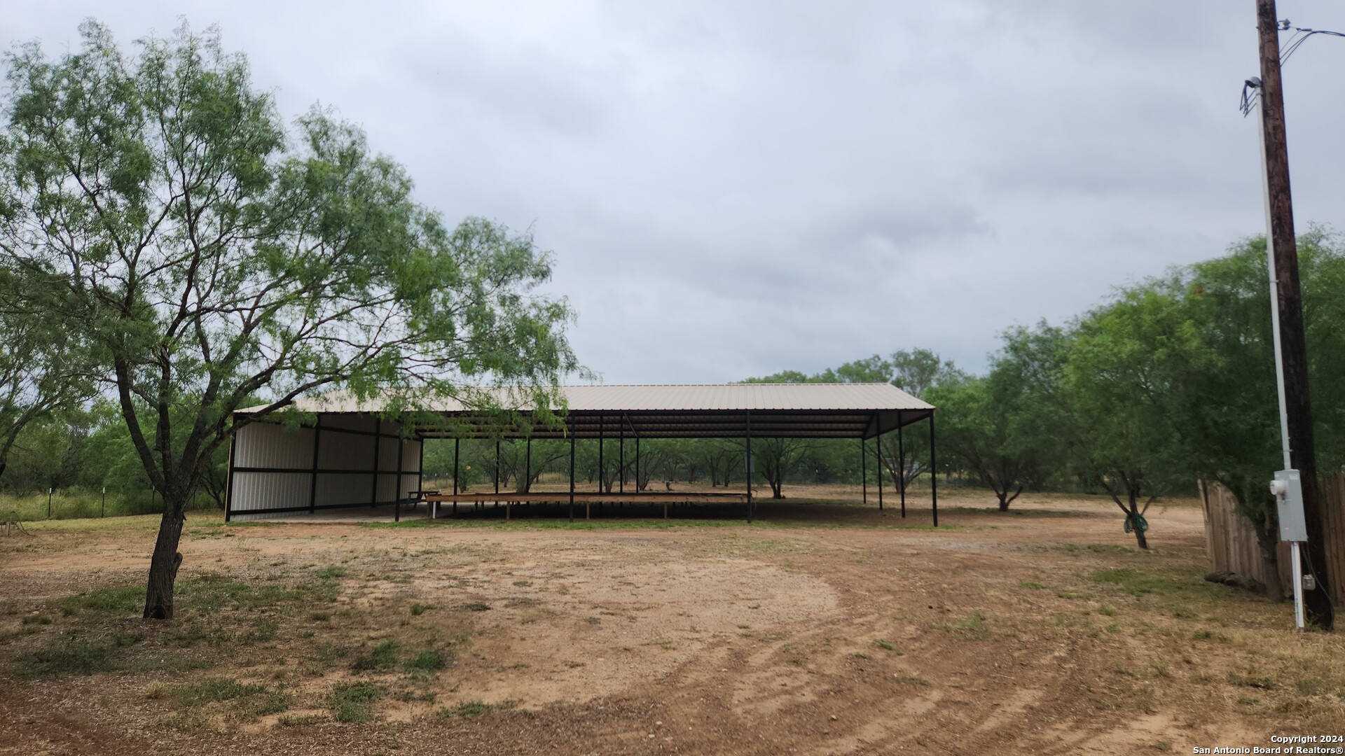 1848 County Road 2557 UNIT #4, Moore, TX 78057