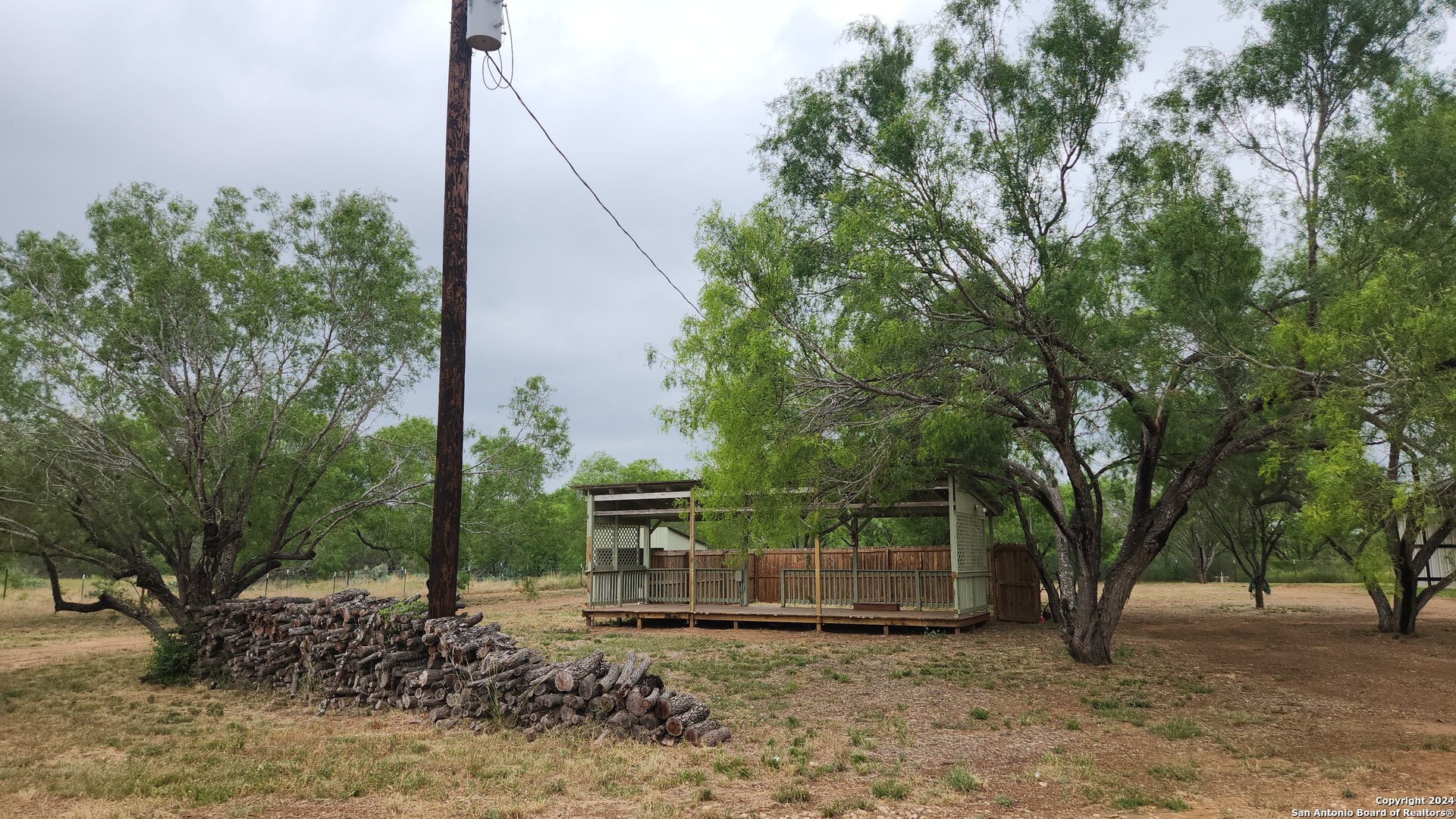 1848 County Road 2557 UNIT #4, Moore, TX 78057