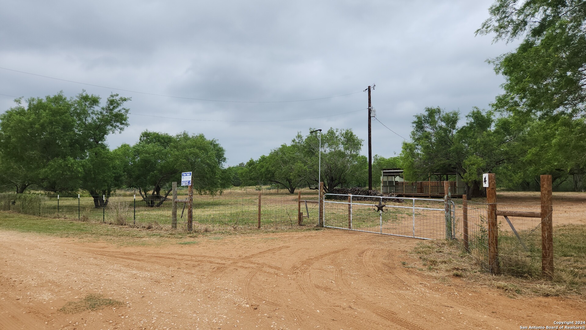 1848 County Road 2557 UNIT #4, Moore, TX 78057