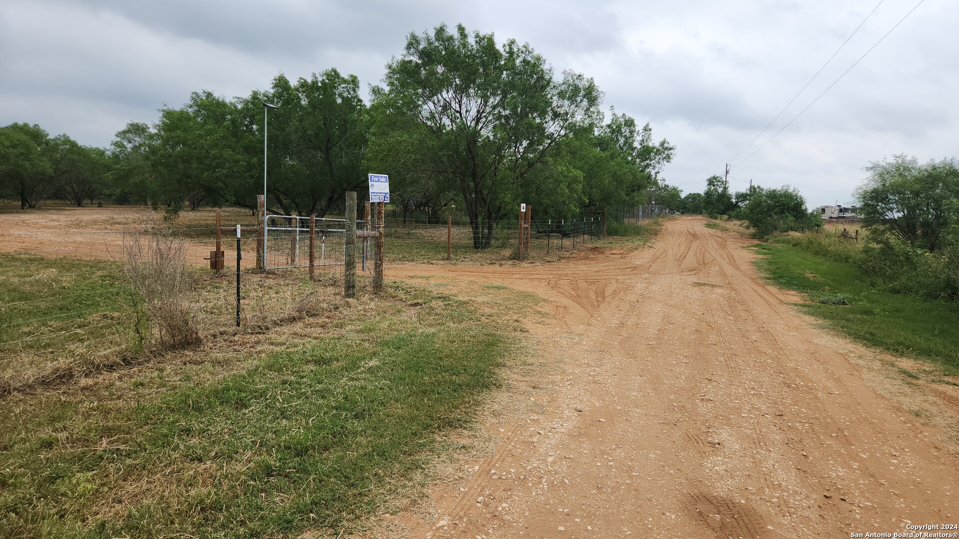 1848 County Road 2557 UNIT #4, Moore, TX 78057