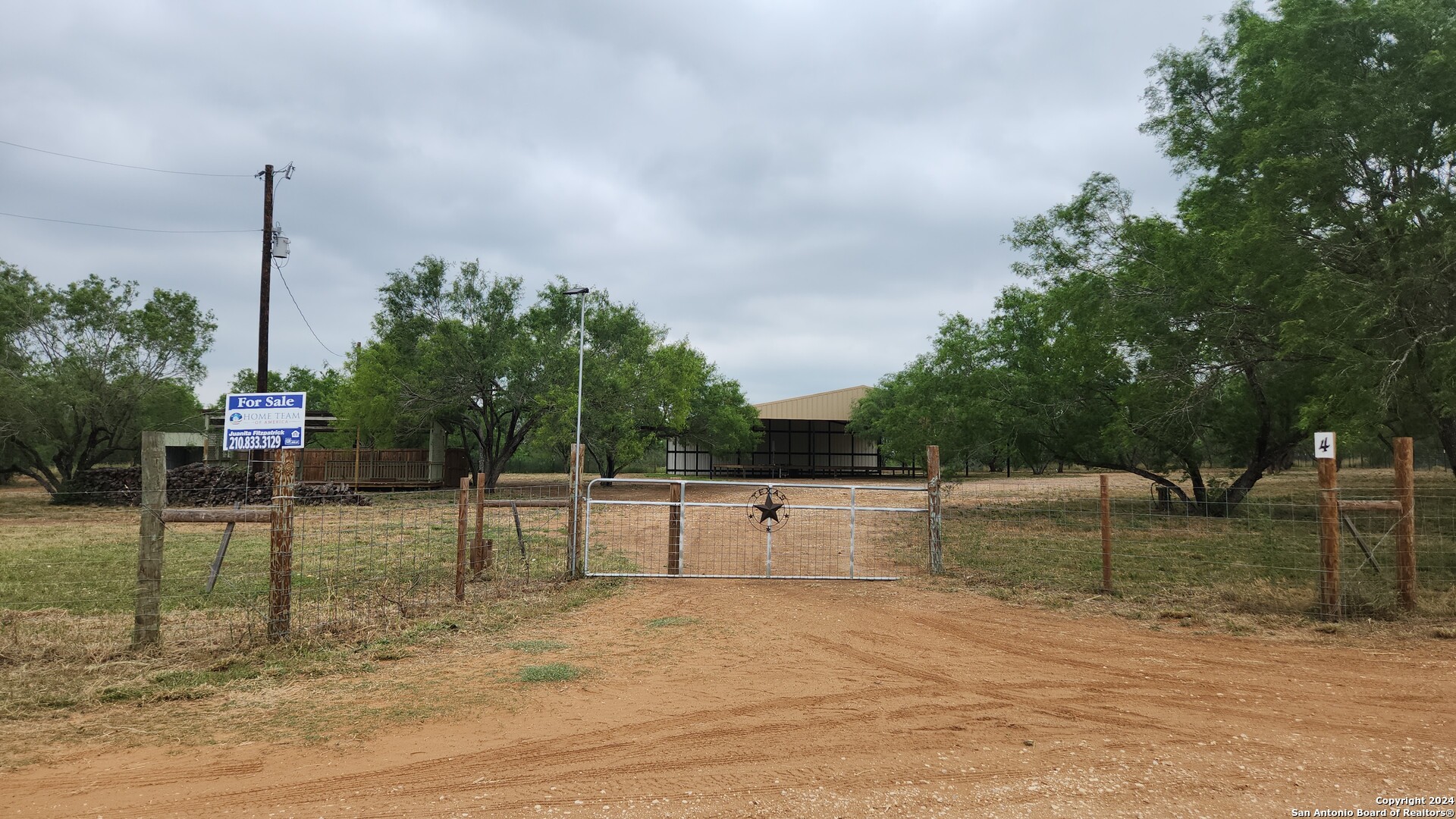 1848 County Road 2557 UNIT #4, Moore, TX 78057