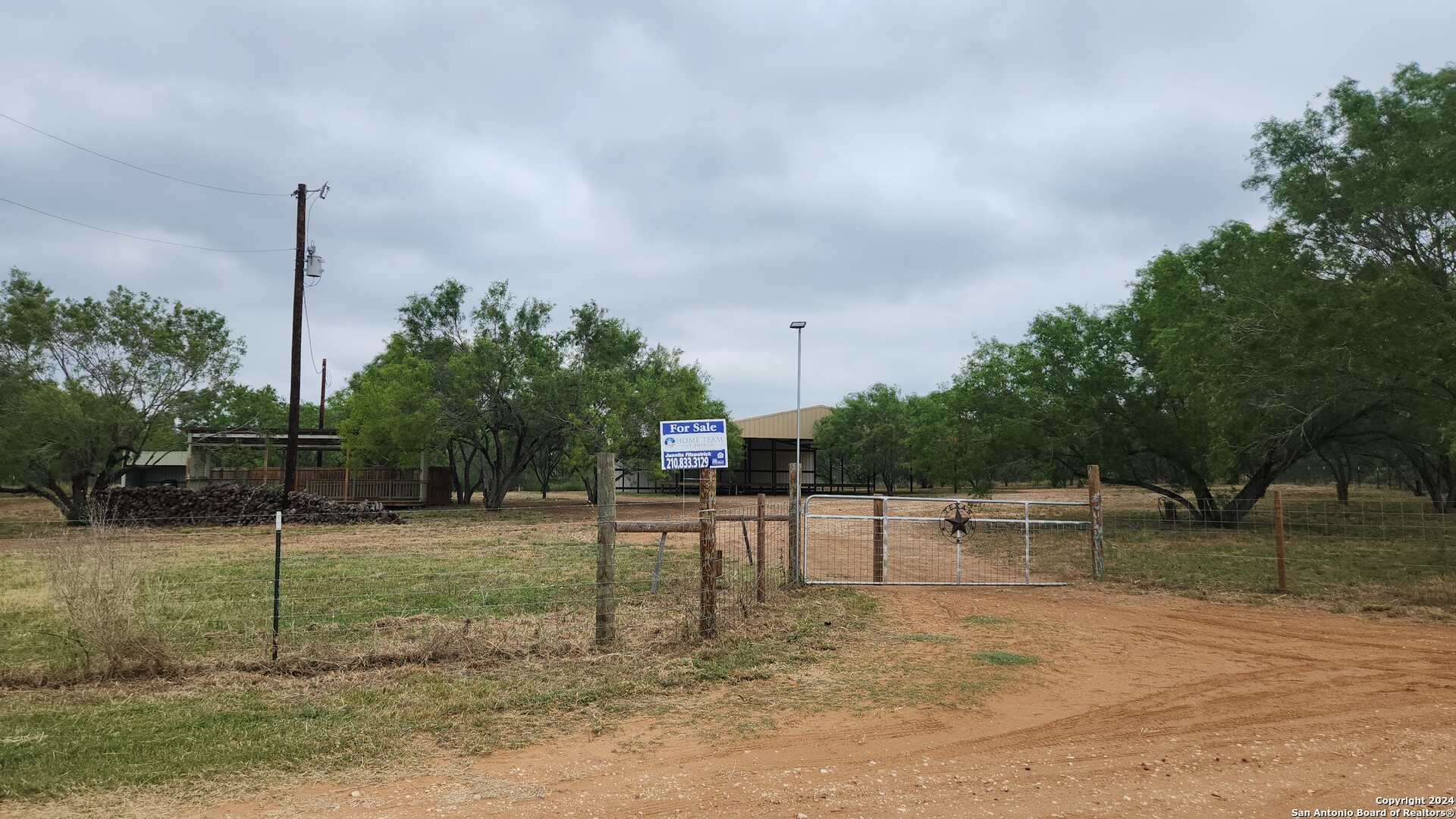 1848 County Road 2557 UNIT #4, Moore, TX 78057