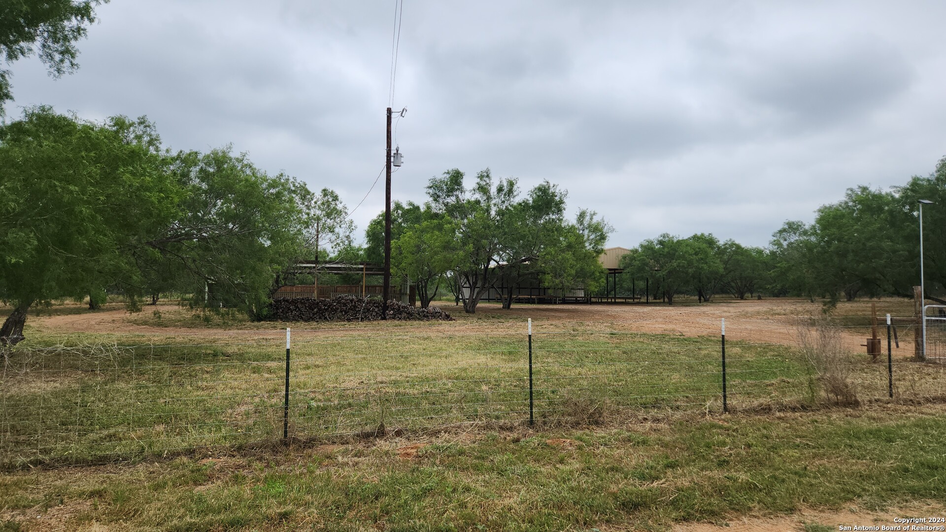 1848 County Road 2557 UNIT #4, Moore, TX 78057