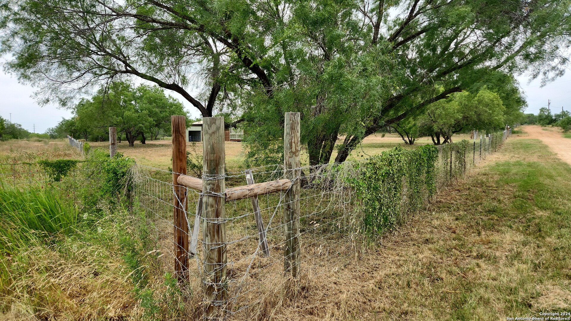 1848 County Road 2557 UNIT #4, Moore, TX 78057