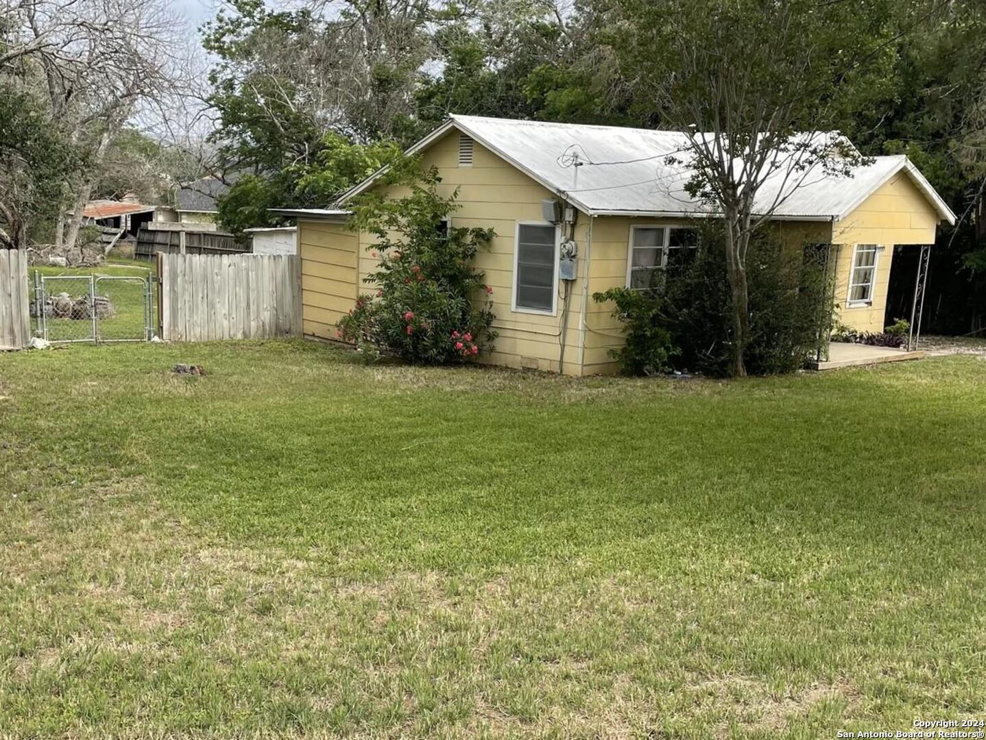 Photo of 2890 Morningside Dr in New Braunfels, TX
