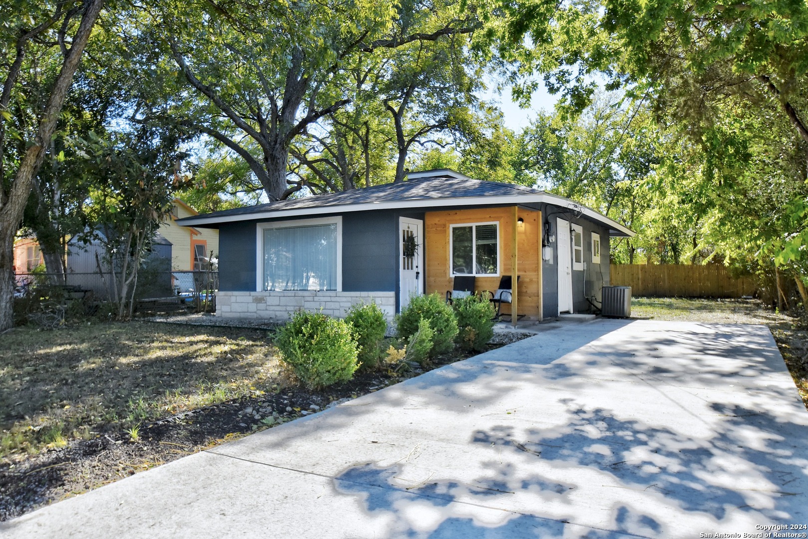 Photo of 149 Peach Ave in New Braunfels, TX