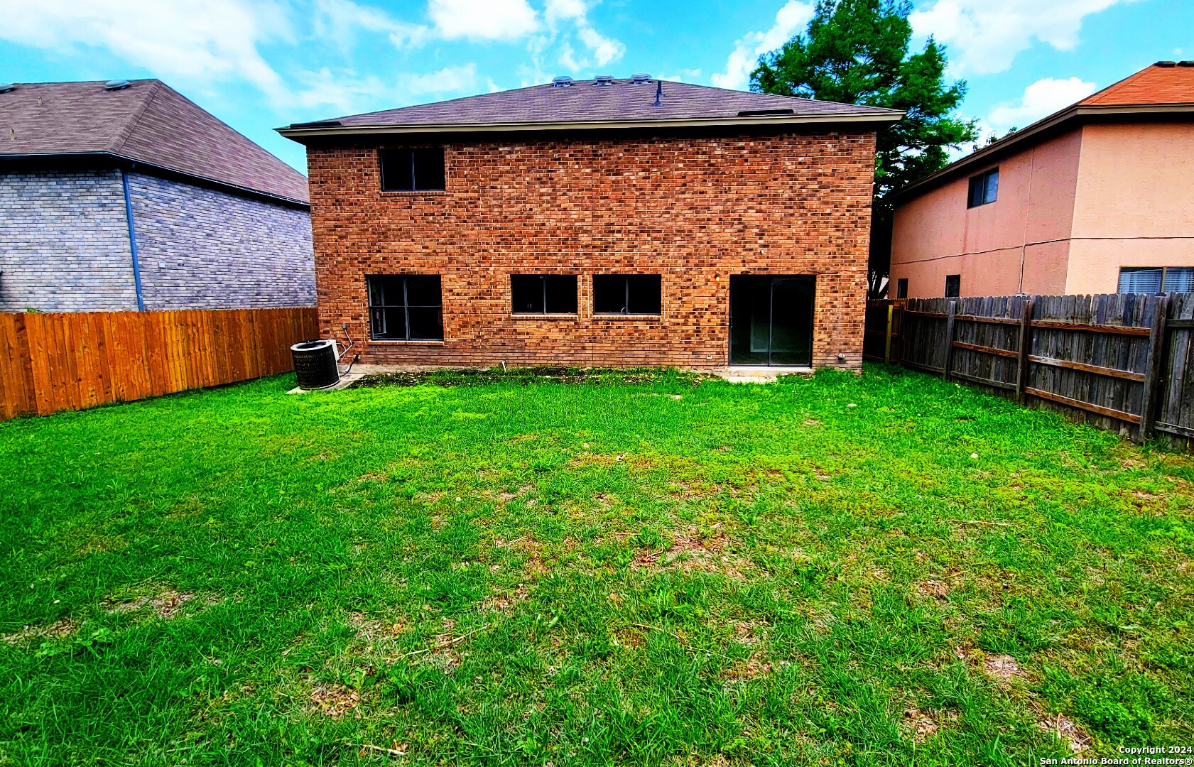 8147 chestnut manor   Converse TX 78109