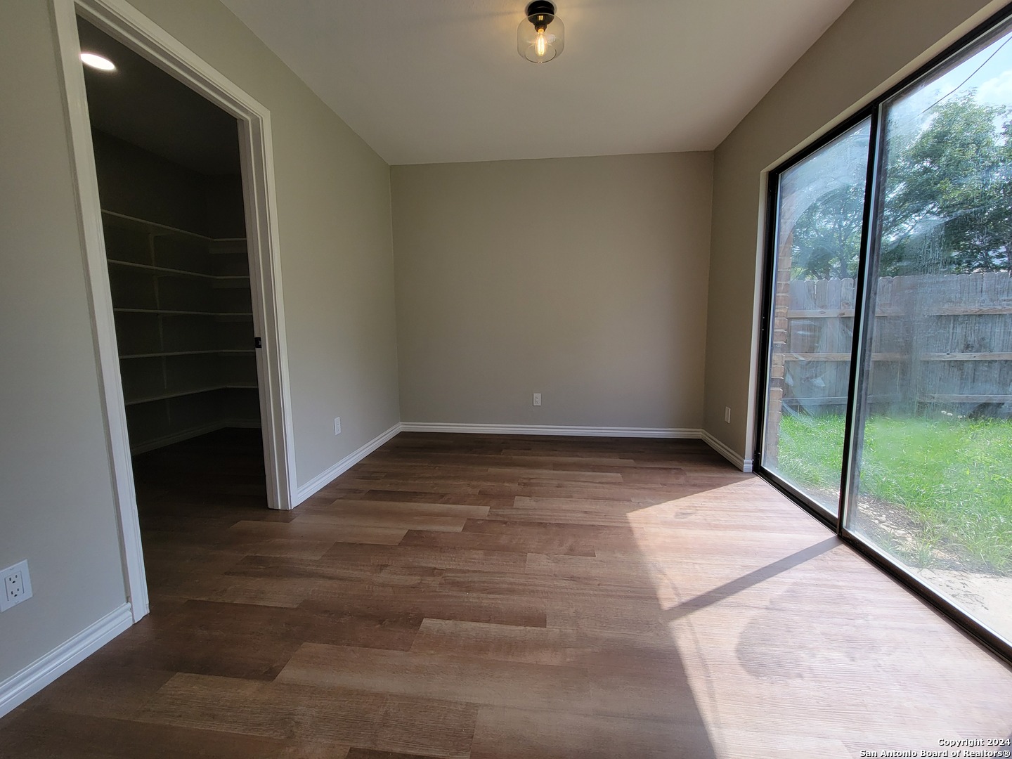 8147 chestnut manor   Converse TX 78109