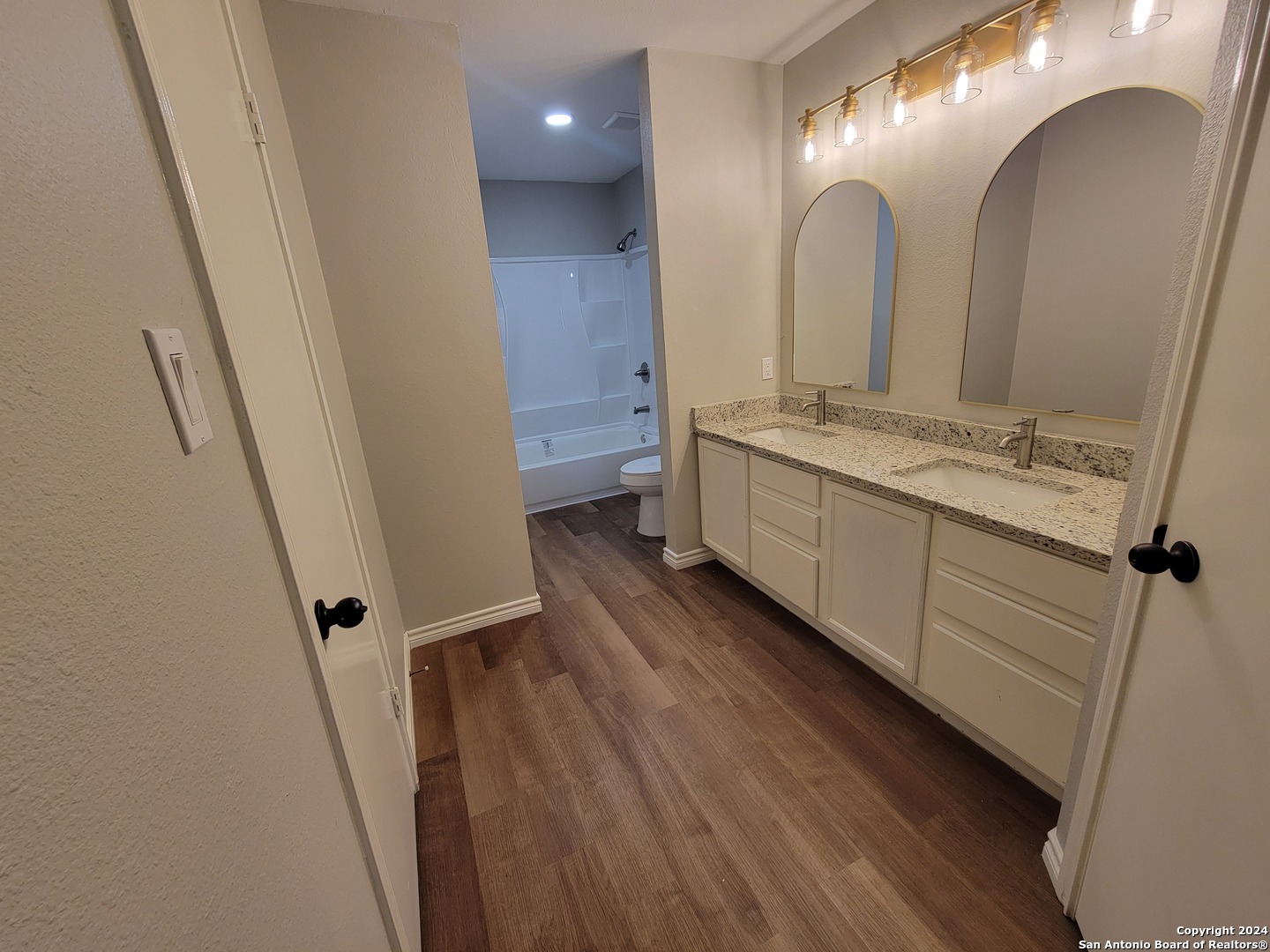 8147 chestnut manor   Converse TX 78109