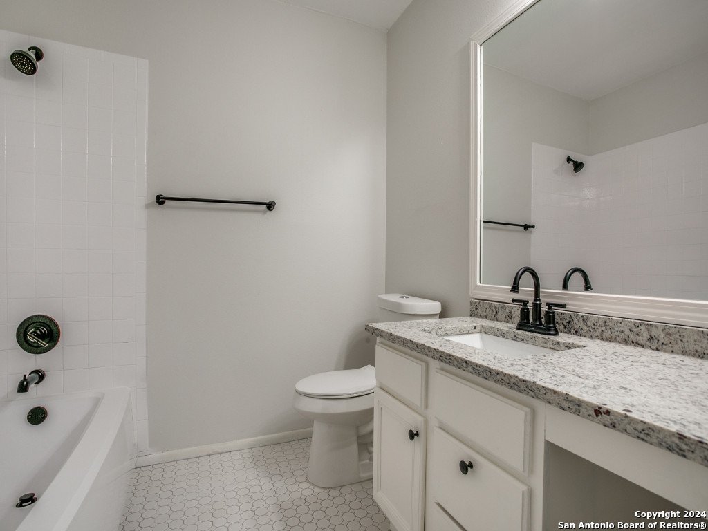 8307 PINE MEADOW DR   Converse TX 78109-3305